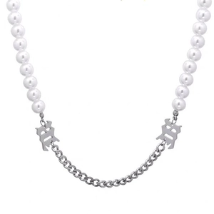 Collier en perles et chaîne cubaine avec lettre M gothique en acier inoxydable