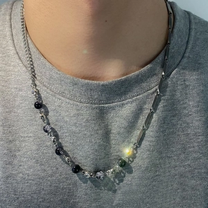Collana unisex in acciaio al titanio con perline effetto ghiaccio e design asimmetrico