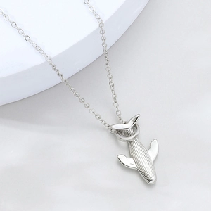 Collier avec pendentif baleine en argent et chaîne minimaliste pour homme et femme