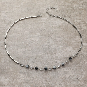 Collana in acciaio al titanio con perline effetto ghiaccio e catena a bambù