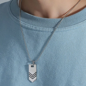 Men's hip-hop arrow pendant necklace in silver stainless steel with black V-patterns