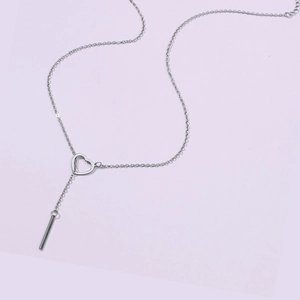 Collier en Y argenté avec cœur évidé en acier inoxydable et pendentif barre minimaliste