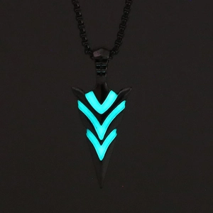Hip Hop Luminous Arrowhead Pendant Necklace Alloy Stainless Steel Box Chain Glow In Dark Geometric Jewelry Unisex Accessories