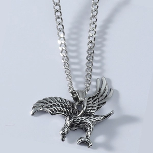 Collier Pendentif Ailes d'Aigle Vintage pour Hommes Femmes Bijoux de Mode avec Charme d'Aigle en Alliage Rétro