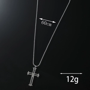 Collana con croce in acciaio argento con dettagli di lunghezza 60cm e peso 12g