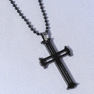 Collana alla moda con ciondolo a croce traforata nera e catena a sfere per uomo e donna