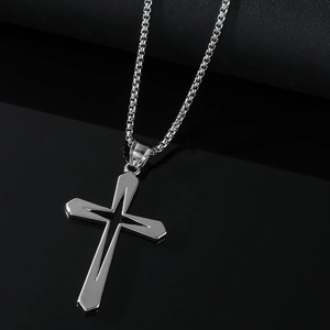 Collier pendentif croix en acier inoxydable poli avec design creux et chaîne box