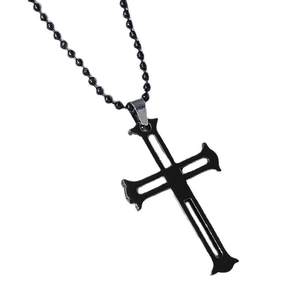 Collana minimalista con ciondolo a croce nera traforata in acciaio inox e catena