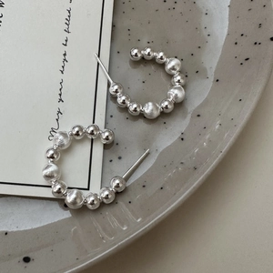 Elegant S925 sterling silver C-shaped hoop earrings with polished and brushed beads finish