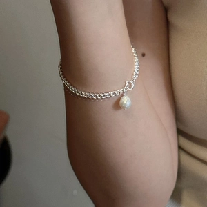 Élégant bracelet en argent sterling S925 avec un pendentif perle en goutte d'eau