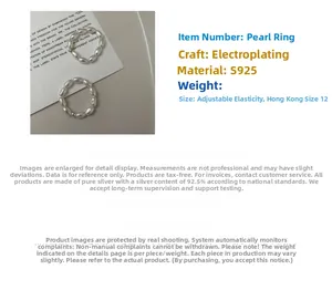 Dettaglio di anelli con perline in argento sterling S925 e perle con fascia elastica