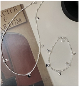 Vue macro détaillée du pendentif papillon en argent sterling S925 avec poinçon S925