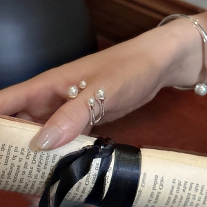 S925 silver open ring with multiple pearls and matching bracelet set in vintage style