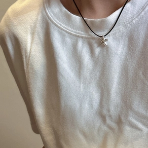 Collana minimalista in argento sterling S925 con pendente a stella marina e cordino nero