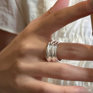 Bague multicouche en argent sterling S925 au design ondulé avec finition polie