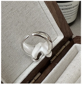 Macro shot of S925 sterling silver ring with polished wavy lines and inner S925 hallmark