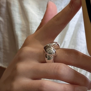 Minimalist S925 sterling silver chunky heart ring with polished organic silhouette