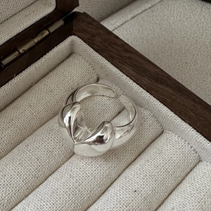 Chunky S925 sterling silver open ring featuring an abstract layered heart design