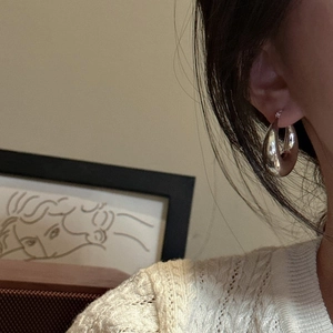 Minimalist S925 sterling silver hollow hoop earrings shown on a model for everyday wear