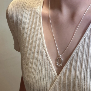 Minimalist S925 sterling silver O-chain necklace with irregular organic hollow pendant