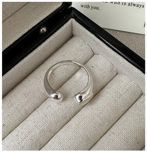 Close-up of polished S925 sterling silver adjustable open ring with white shell detail