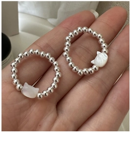 Detailed close-up of S925 sterling silver beaded rings with cat-shaped mother of pearl