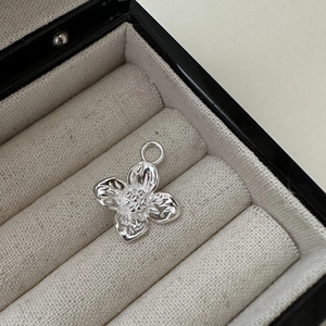 925 Sterlingsilber Kleiner Blumen Anhänger Koreanischer Stil Minimalistischer Floral Charm Für Damen Halskette DIY Schmuck Zubehör