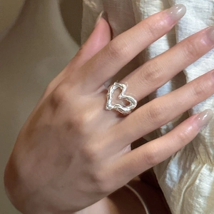 Minimalist S925 sterling silver heart ring with molten lava texture on female finger