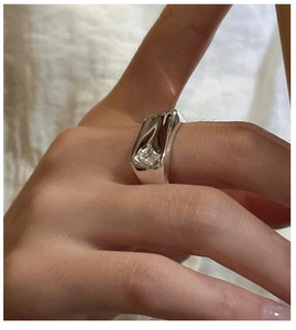 Detailed view of wide silver S925 ring featuring a square zircon on a liquid metal band