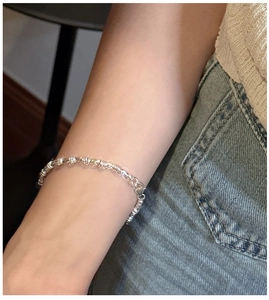 Minimalist S925 sterling silver twisted link bracelet worn on wrist for a classic daily look