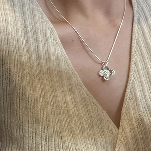 Minimalistische S925 Sterling Silber Blumenkette mit feiner Kette für Damen im Korea-Stil