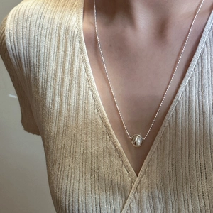 Minimalist S925 sterling silver cat-eye necklace with polished round bead pendant on neck