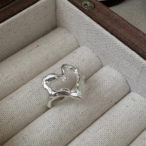 Minimalist S925 sterling silver heart ring with lava texture and liquid metal design