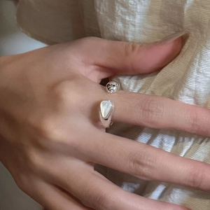 Minimalist S925 sterling silver open ring featuring white shell teardrop and metal bead