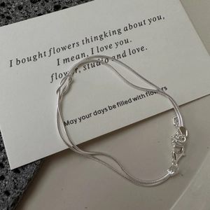 Minimalistisches S925 Sterling Silber Doppel-Schlangenketten-Armband mit Knotendesign