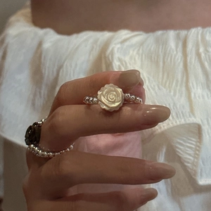 S925 sterling silver beaded ring featuring a white mother-of-pearl rose blossom