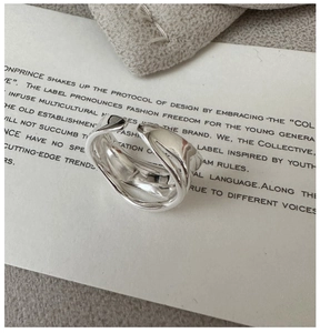 Detailed close-up of S925 sterling silver ring with twisted pleated texture and mirror finish