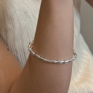 Minimalist S925 sterling silver chain bracelet with rope texture on a model's wrist