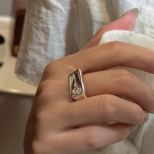 S925 sterling silver ring with irregular lava texture and square zircon on female hand