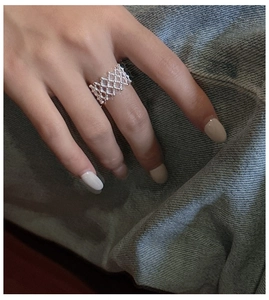 Detail of S925 sterling silver lattice ring with intricate mesh design on model hand