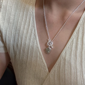 Collana minimalista in argento S925 con pendente a cuore e chiusura a levetta OT