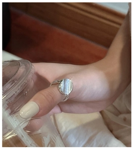 Detailed view of a minimalist S925 silver ring featuring a flat circular geometric design