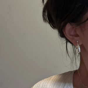 Minimalist 925 sterling silver square hoop earrings worn by a model in a modern style