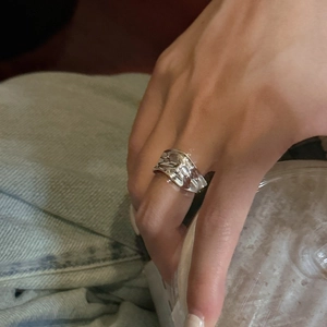 Minimalist S925 sterling silver ring with liquid metal texture and modern fluid design