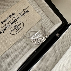 S925 sterling silver multi-layer crossover ring featuring minimalist irregular line design