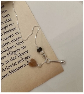 Detailed close-up of S925 sterling silver chain with heart-shaped stone pendant and T-bar clasp