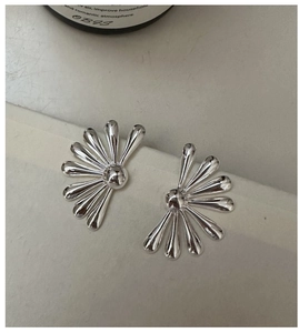 Macro detail of S925 sterling silver fan-shaped flower earrings with polished finish