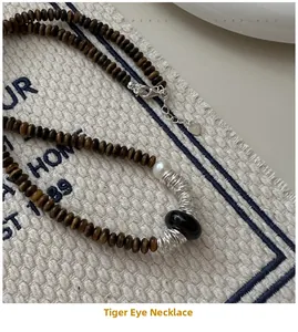 Détails du collier en œil de tigre argent S925 avec perle et fermoir mousqueton