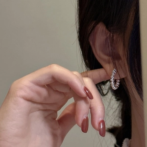 Minimalist S925 sterling silver beaded hoop earrings worn by a model for daily style