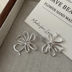 Boucles d'Oreilles Créoles Florales en Argent Sterling 925 pour Femmes Style Coréen Boucle d'Oreille Fleur Ajourée Bijoux Minimalistes